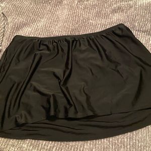 Swim skirt bottoms. Black. Brand new without tag. Never worn. 22w. Side slits